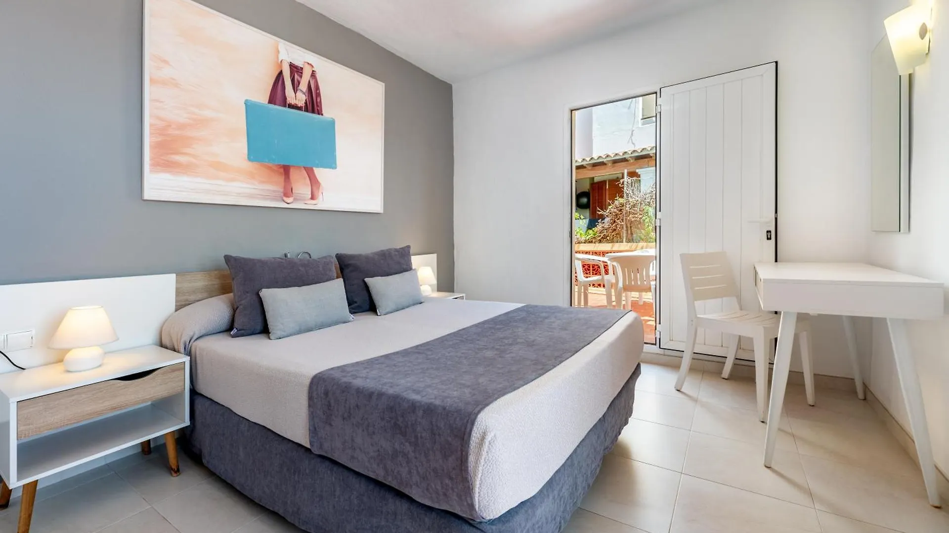 Hotel Cenit & Apts Sol Y Viento Ibiza Town Spain