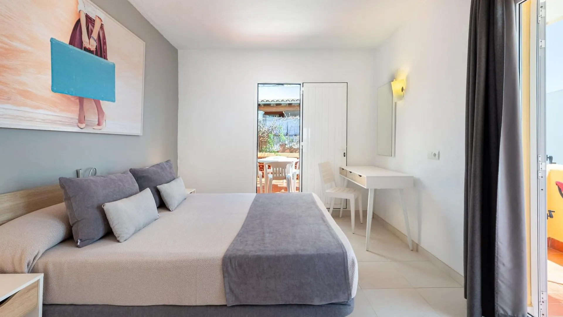 Hotel Cenit & Apts Sol Y Viento Ibiza Town Aparthotel