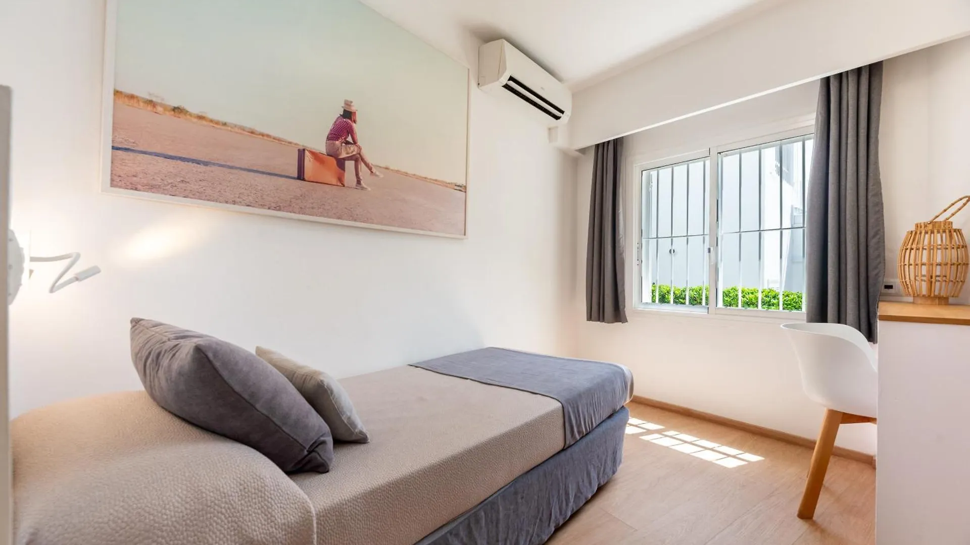 Hotel Cenit & Apts Sol Y Viento Ibiza Town 2*,  Spain