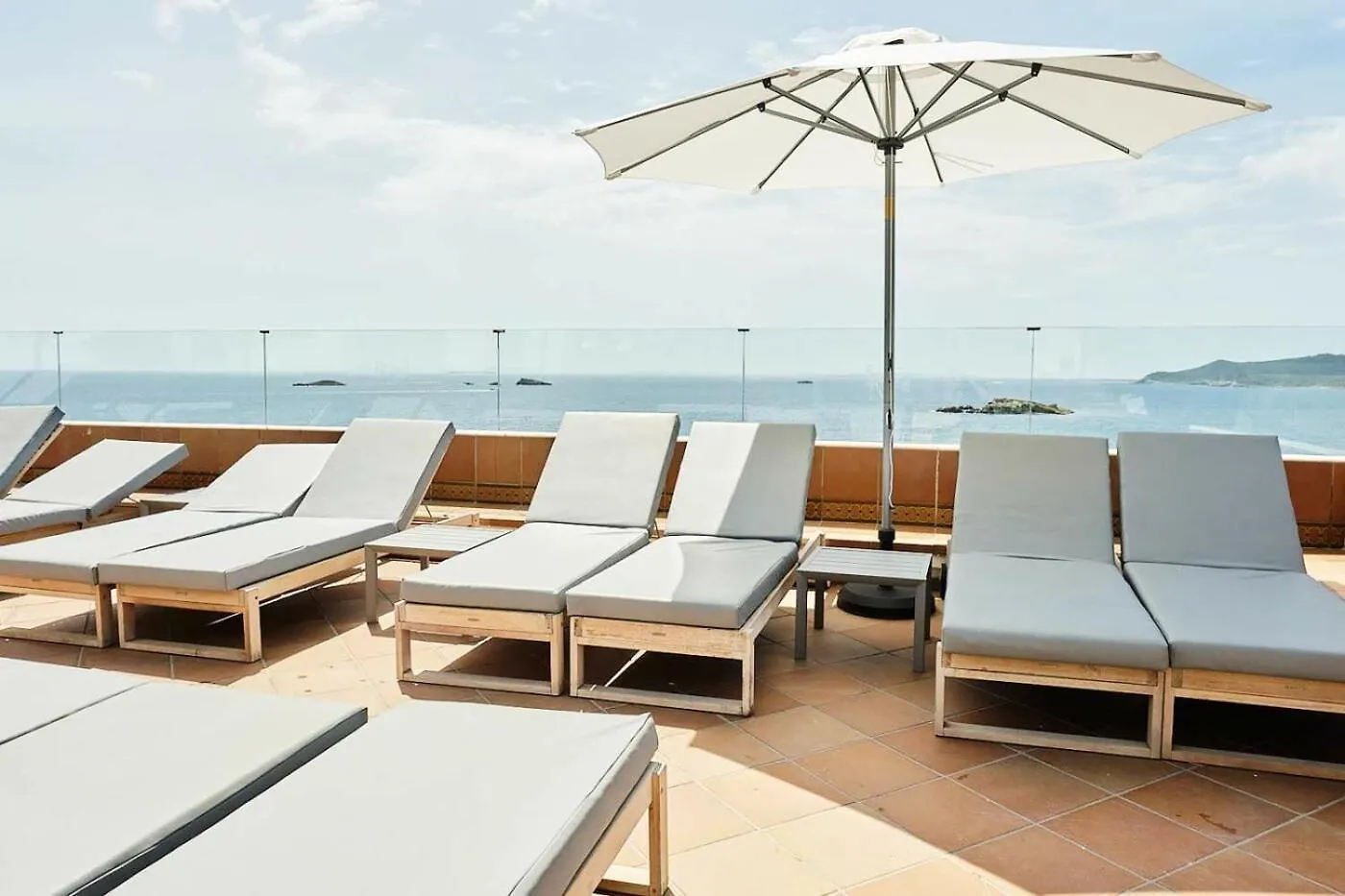 Hotel Cenit & Apts Sol Y Viento Ibiza Town Spain