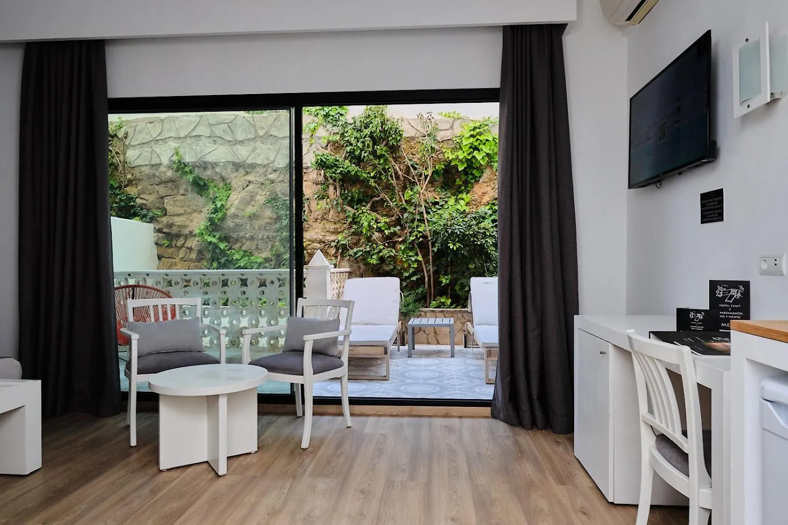 Hotel Cenit & Apts Sol Y Viento Ibiza Town Aparthotel