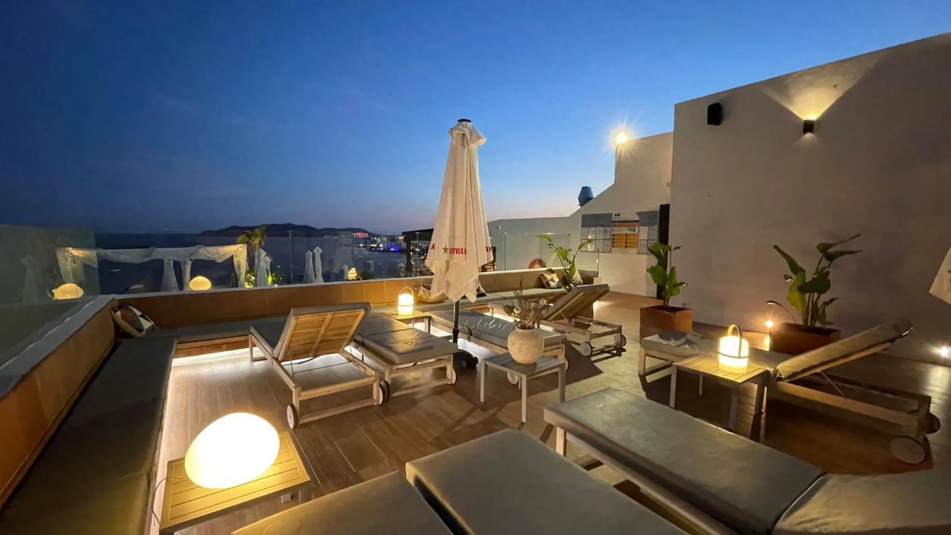 Hotel Cenit & Apts Sol Y Viento Ibiza Town Spain