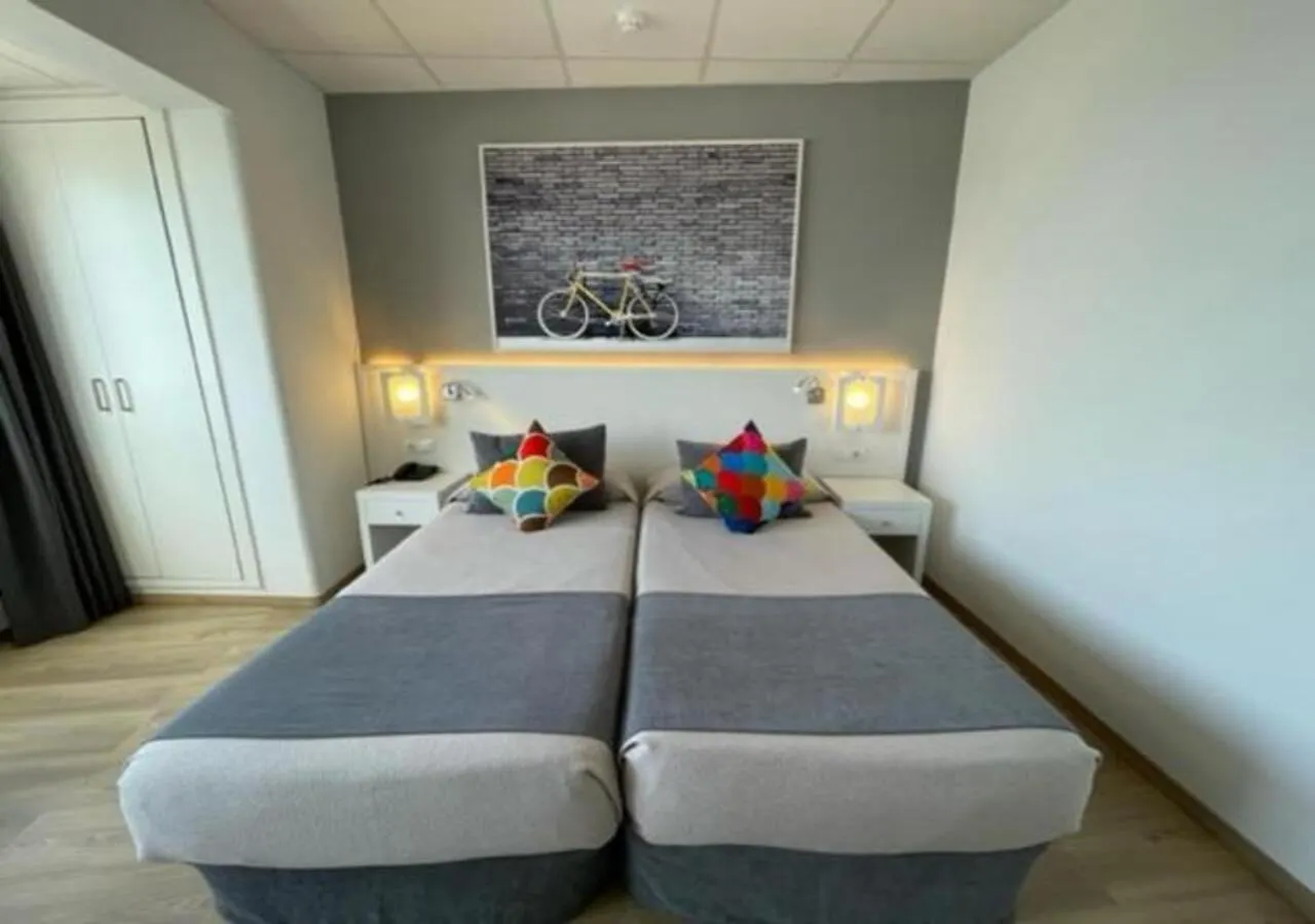 Hotel Cenit & Apts Sol Y Viento Ibiza Town