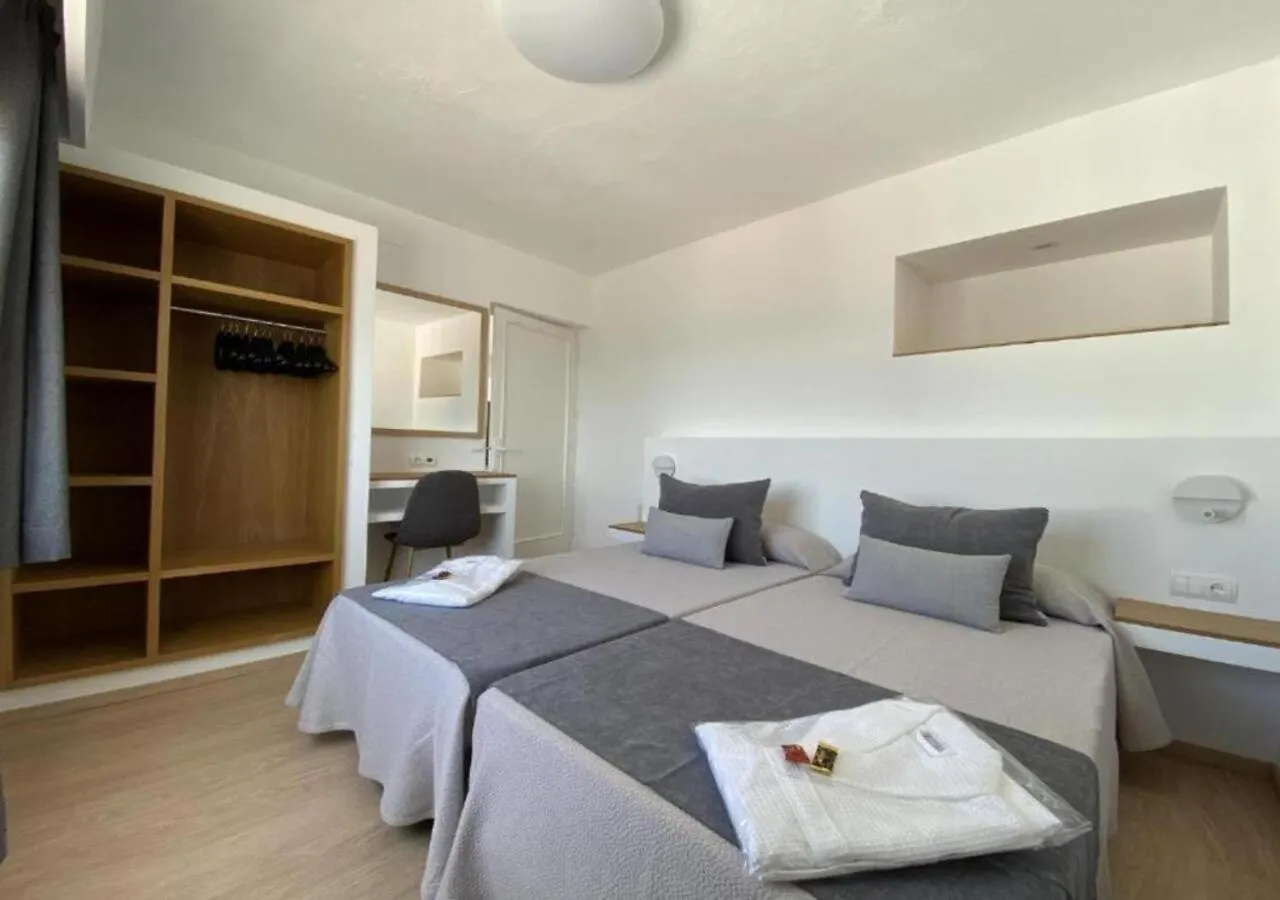 Hotel Cenit & Apts Sol Y Viento Ibiza Town