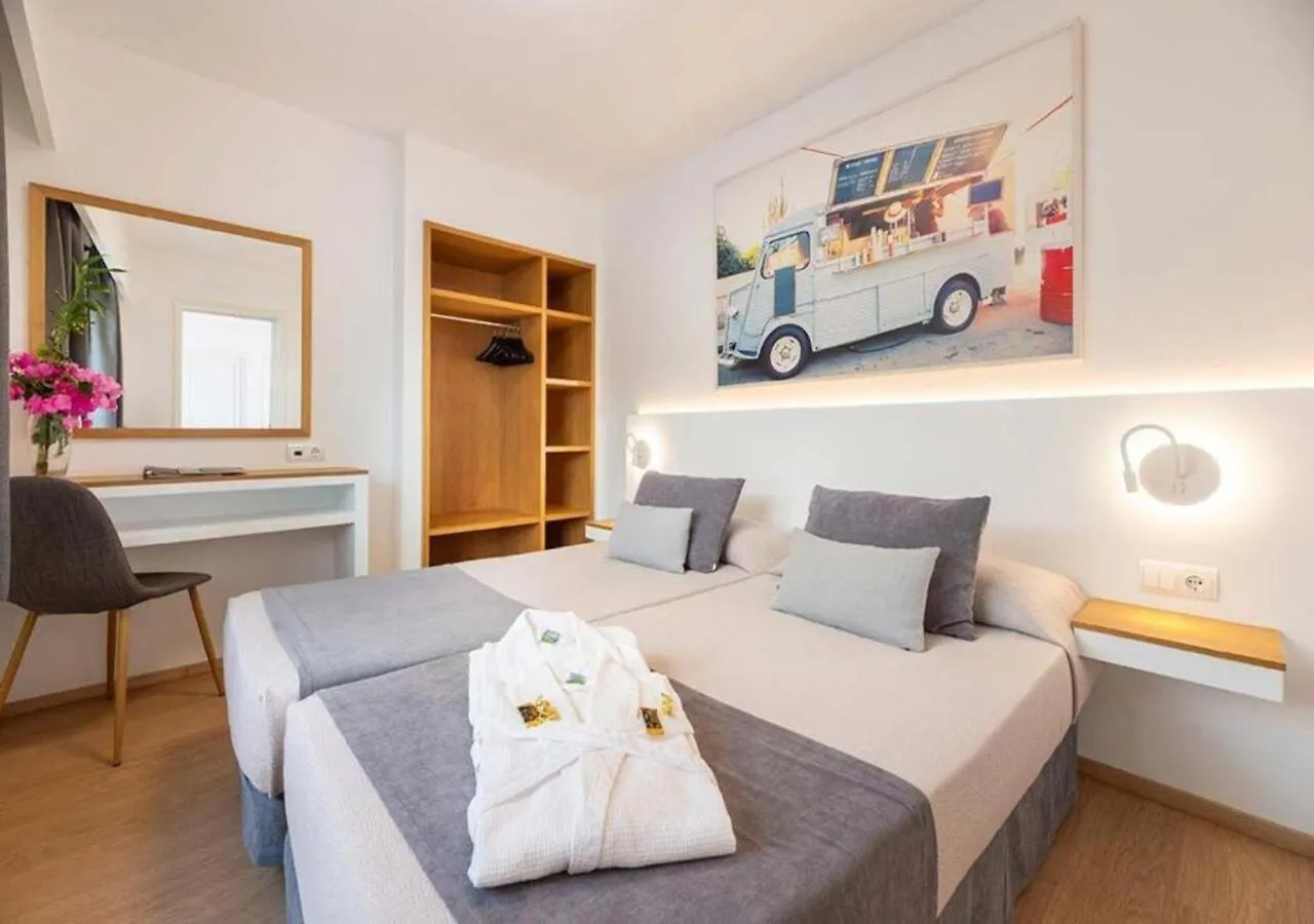 Hotel Cenit & Apts Sol Y Viento Ibiza Town Spain