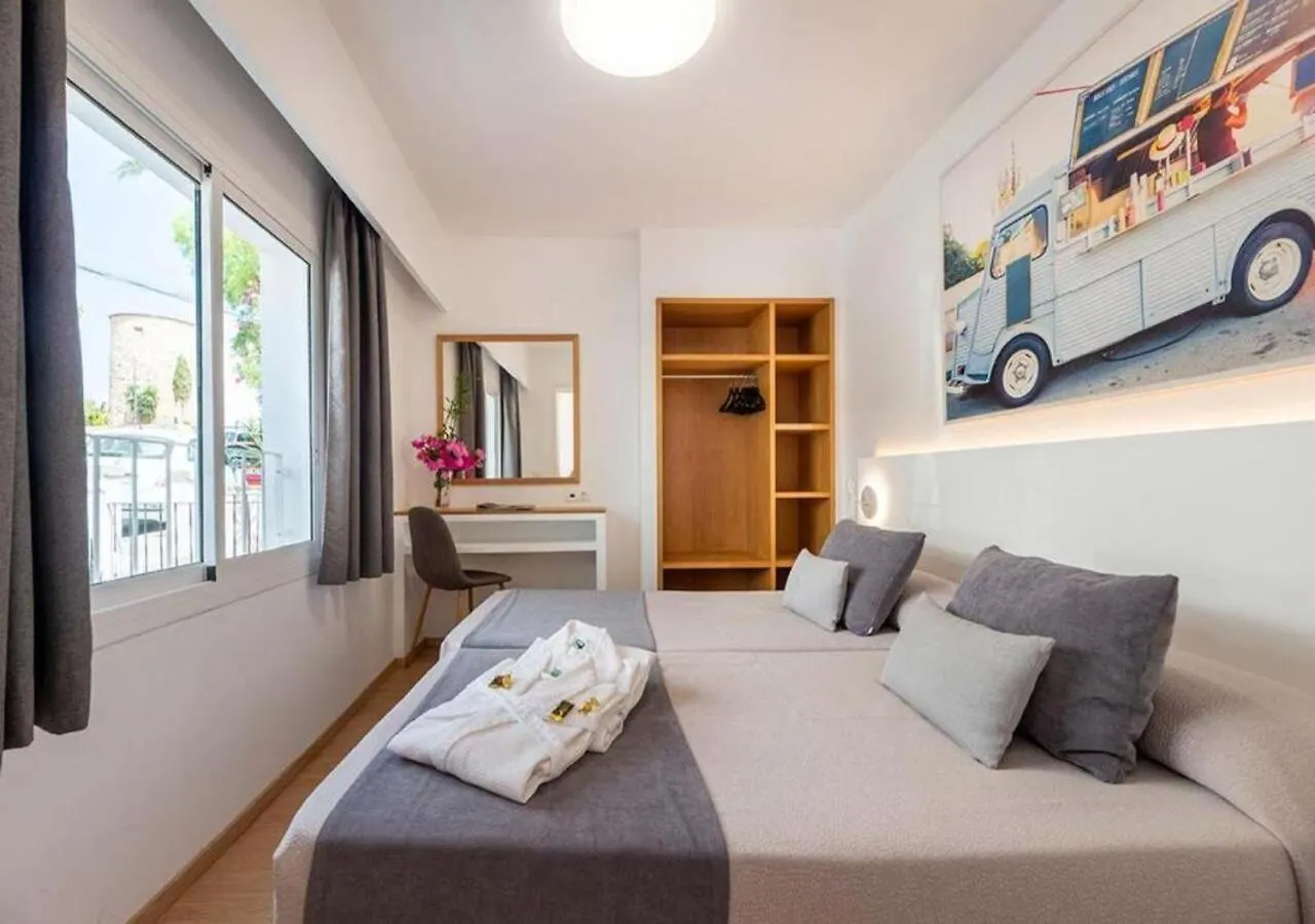 ** Aparthotel Hotel Cenit & Apts Sol Y Viento Ibiza Town Spain
