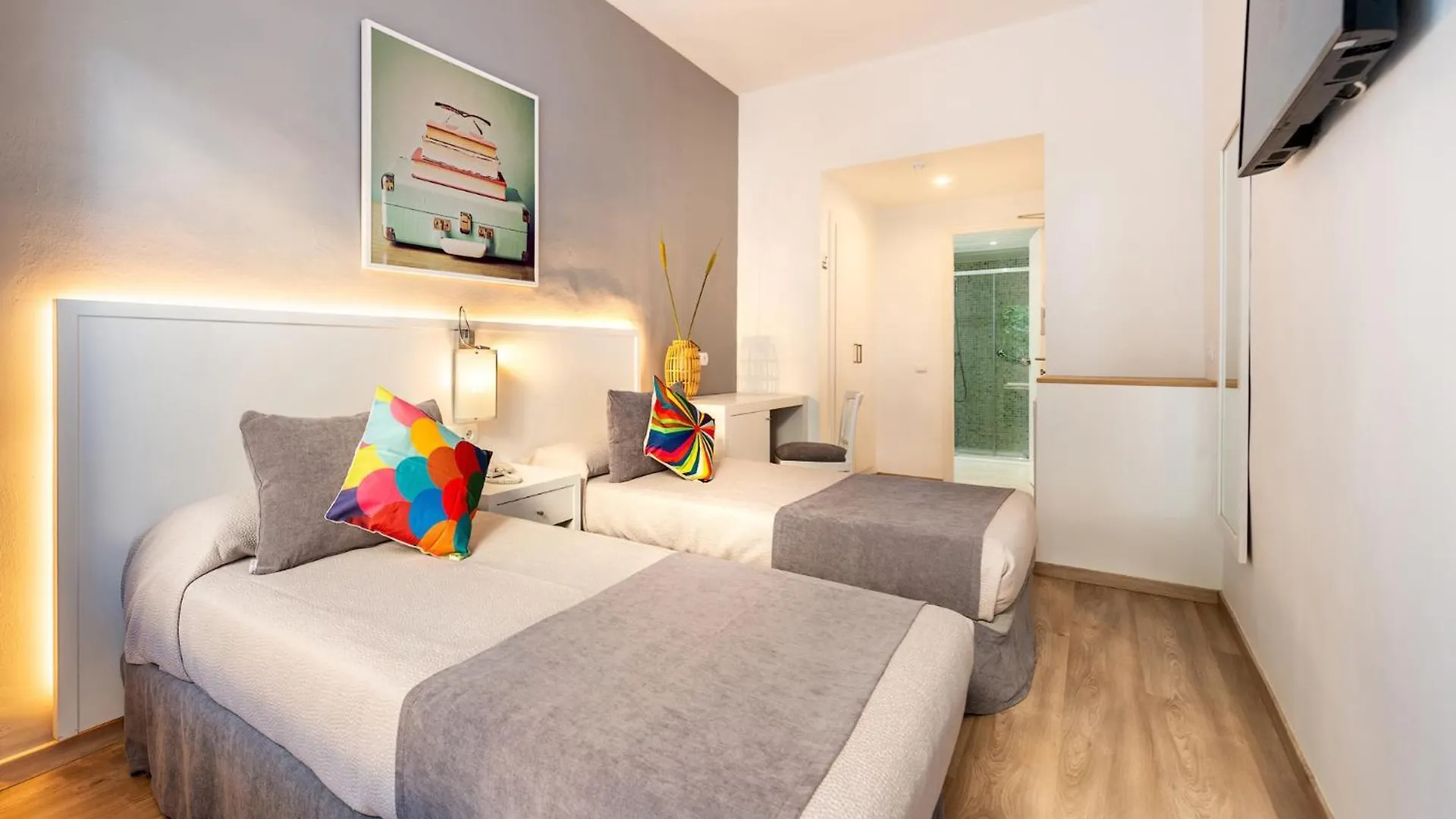 Hotel Cenit & Apts Sol Y Viento Ibiza Town